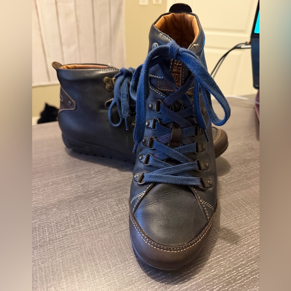 Pikolinos Women’s Dark Brown Leather Boots with Blue Laces Size 40